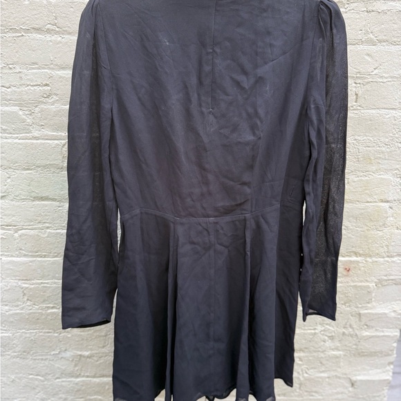 NWT Reformation dress. Sexy lightweigjt dress with cutout - Picture 6 of 7